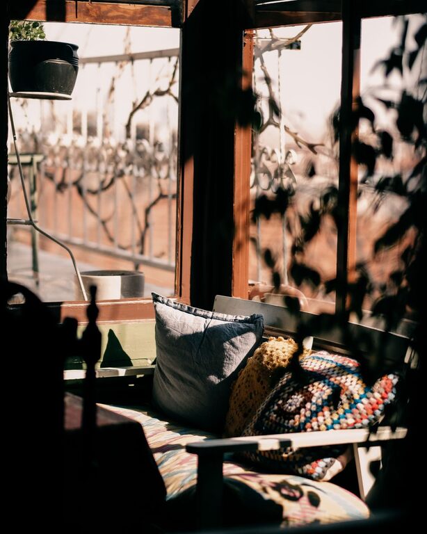 How to Create a Cozy and Inviting Reading Nook at Home